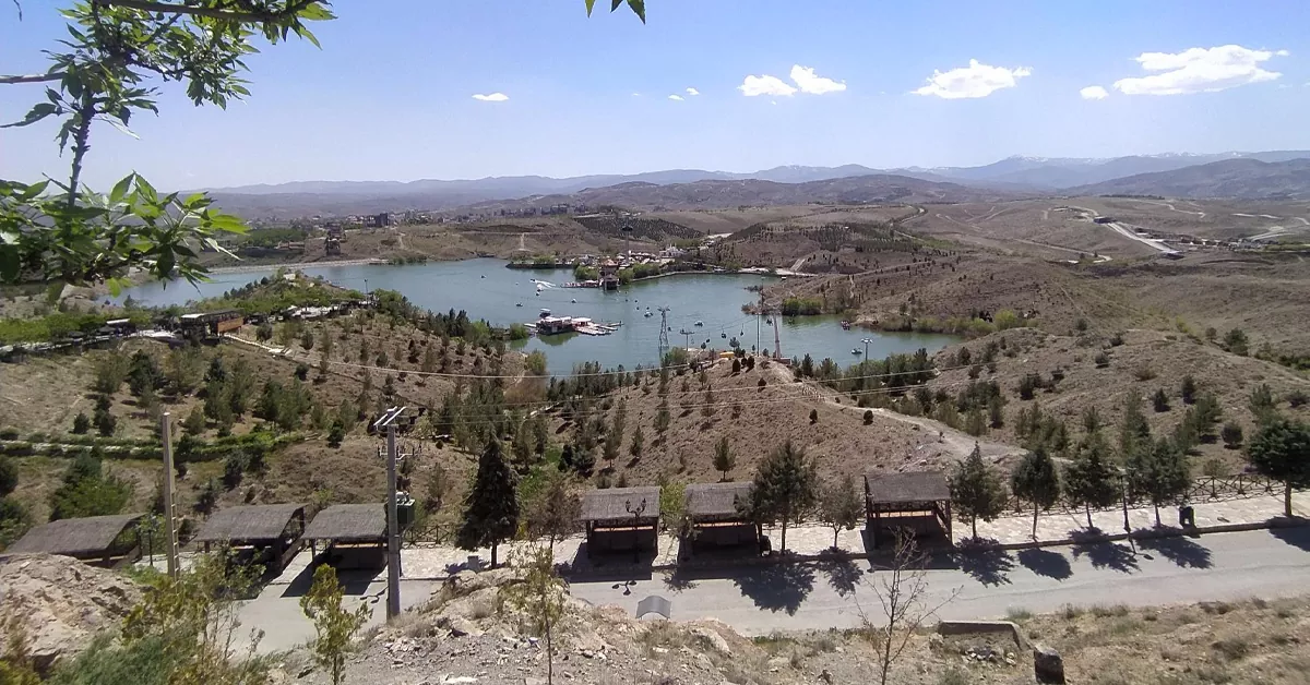 چشم‌انداز غروب آفتاب در منطقه گردشگری چالیدره