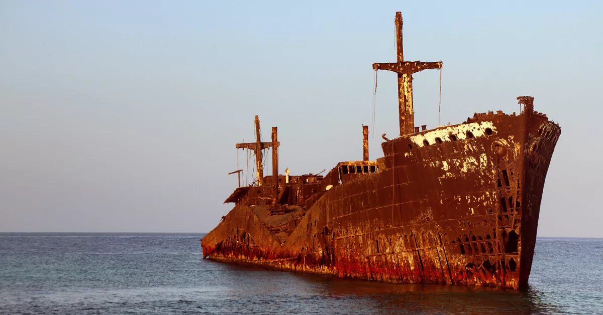 عکاسی از کشتی یونانی کیش در نور عصرگاهی