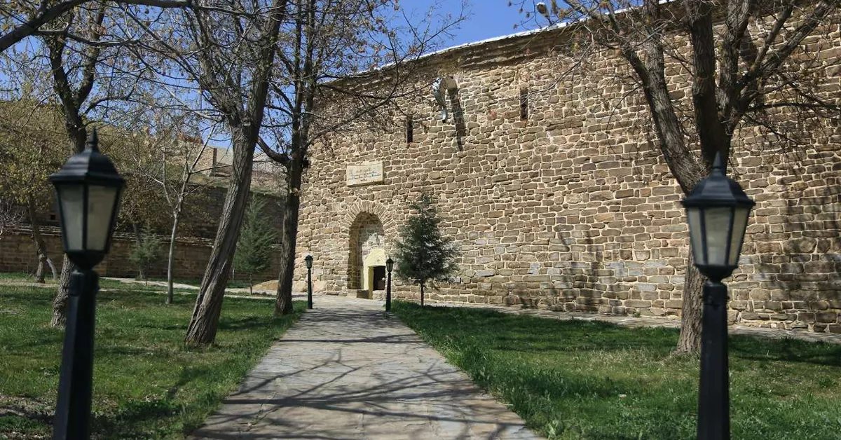 بازدید گردشگران از کلیسای تاریخی مارسرگیز ارومیه