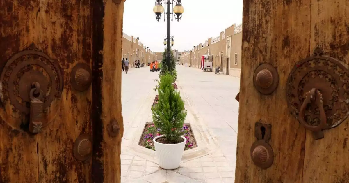 نمای دیوارهای خشتی کوچه مازاری‌های یزد