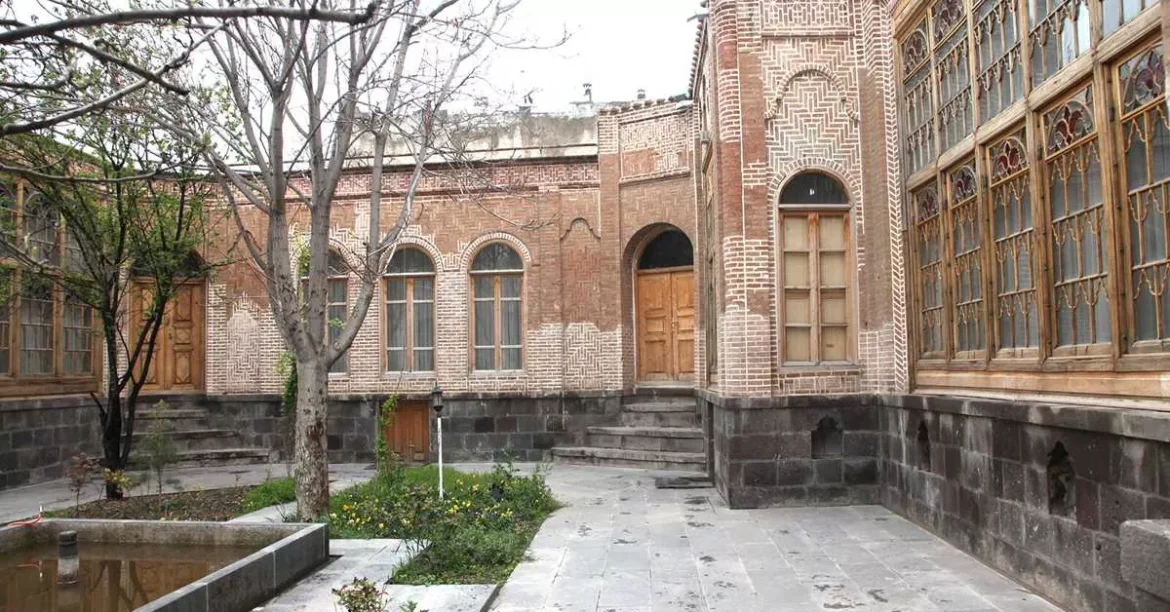 جزئیات معماری قدیمی خانه میرفتاحی اردبیل