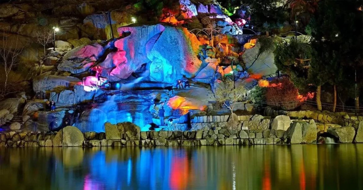 کوه‌های سنگی و چشم‌انداز طبیعی پارک کوهسنگی