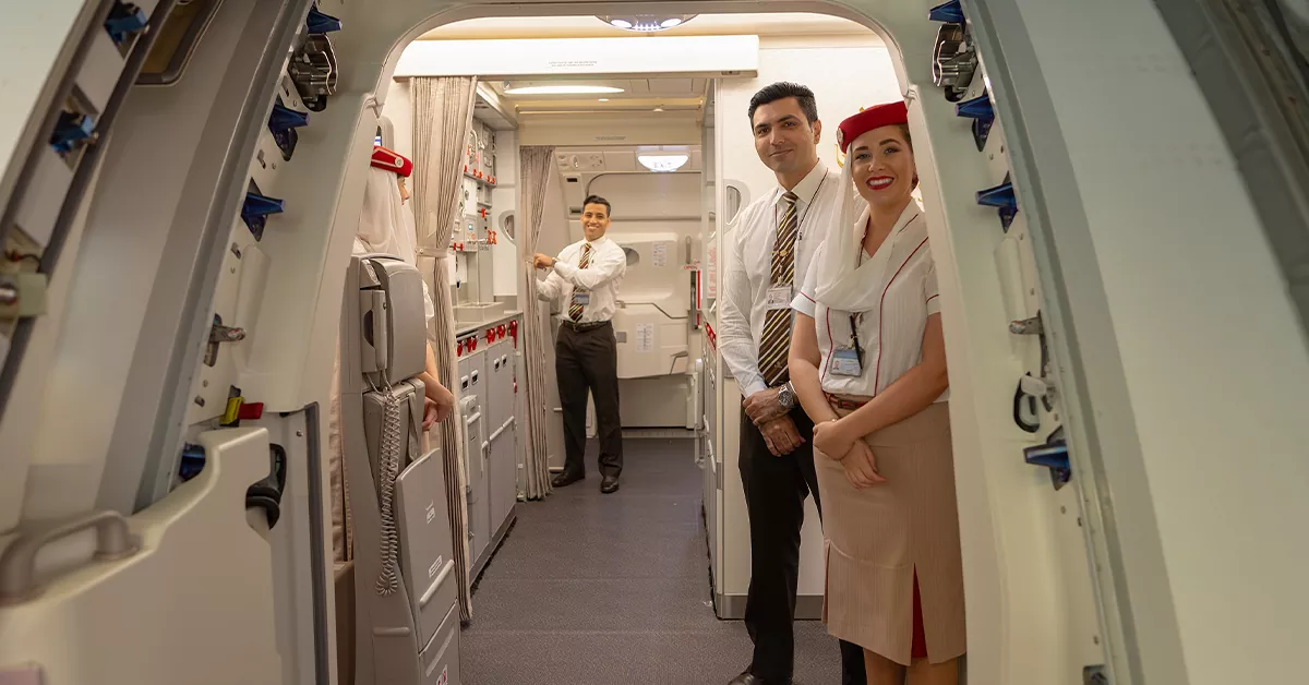 نشستن مسافران روی صندلی هواپیما قبل از پرواز