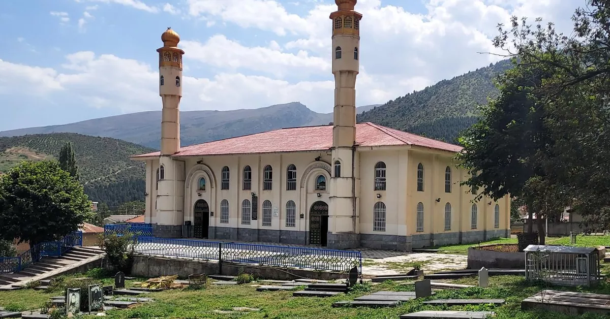 جاذبه های رامسر - مسجد آدینه