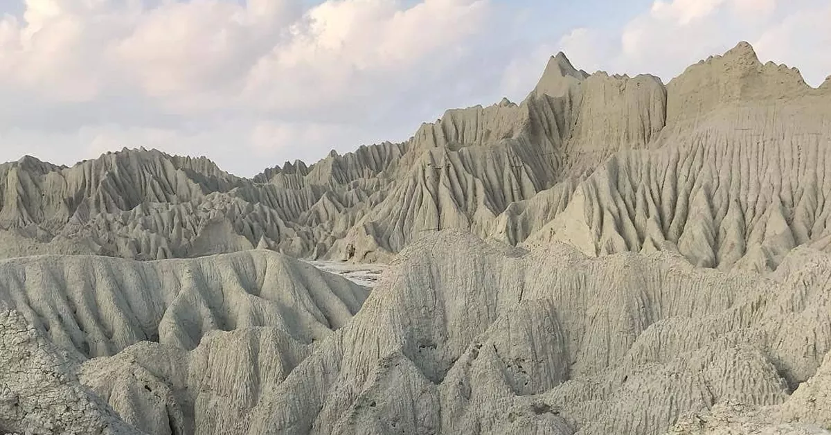 کوههای مریخی چابهار - عجیب ترین مکان های ایران