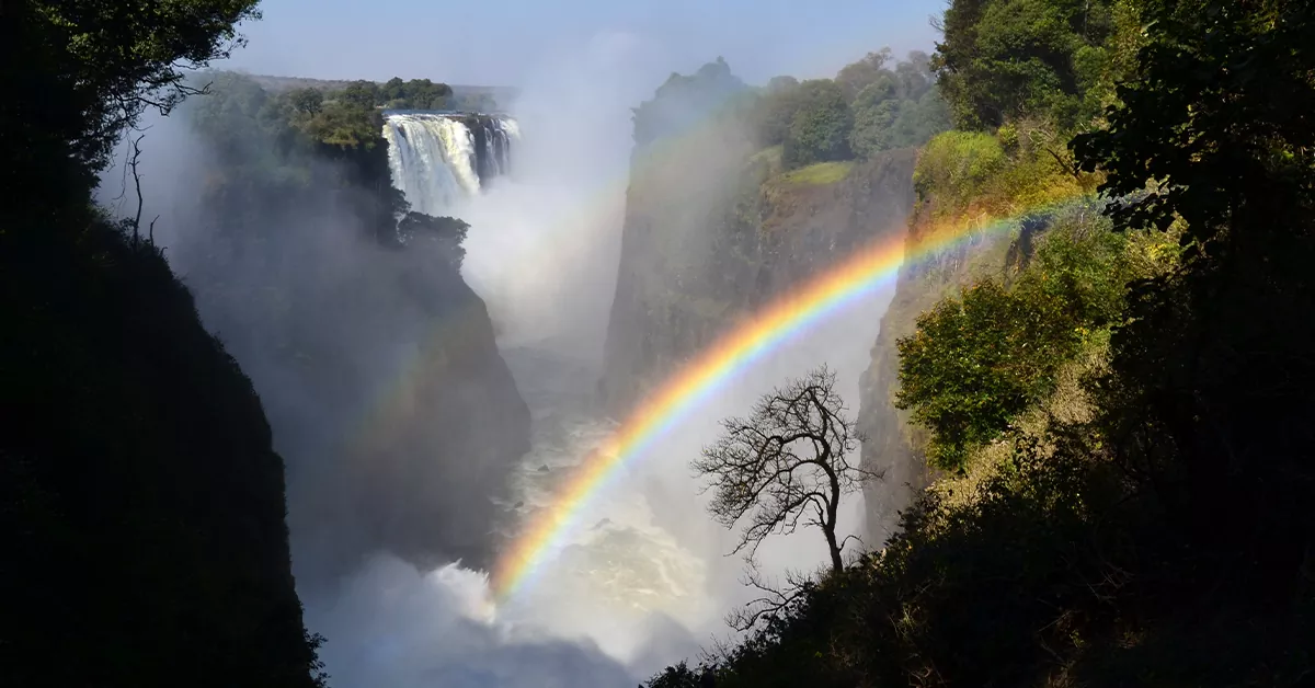 رنگینکمان قمری آبشار ویکتوریا (Lunar Rainbow)